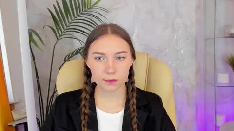 olivialangs online show from March 13, 2026, 11:06 am