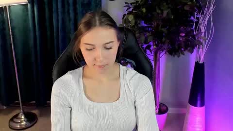 olivialangs online show from March 17, 2026, 11:57 am