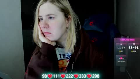 Snapshot of oliviamunk chatting on May 6, 2026, 4:08 am . online show from May 6, 2026, 4:08 am