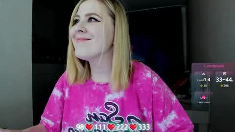 Snapshot of oliviamunk chatting on May 15, 2026, 6:31 am . online show from May 15, 2026, 6:31 am