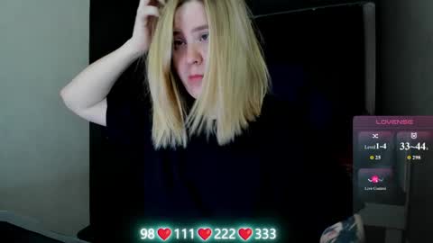 Snapshot of oliviamunk chatting on May 20, 2026, 3:45 am . online show from May 20, 2026, 3:45 am