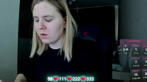 Snapshot of oliviamunk chatting on June 5, 2026, 6:52 am . online show from June 5, 2026, 6:52 am