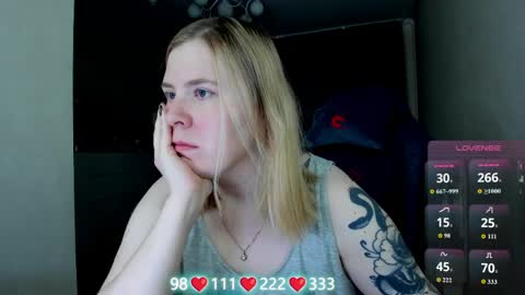 Snapshot of oliviamunk chatting on June 7, 2026, 4:05 am . online show from June 7, 2026, 4:05 am