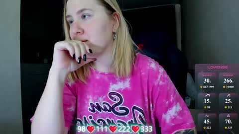 Snapshot of oliviamunk chatting on June 9, 2026, 3:51 am . online show from June 9, 2026, 3:51 am