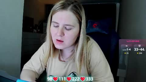 Snapshot of oliviamunk chatting on June 12, 2026, 4:33 am . online show from June 12, 2026, 4:33 am