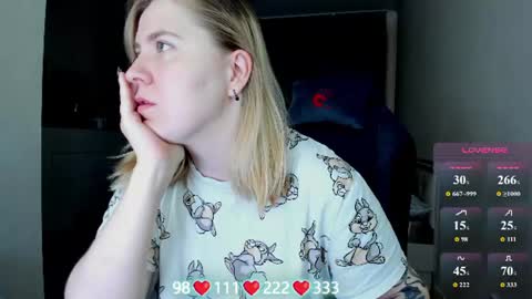Snapshot of oliviamunk chatting on June 16, 2026, 3:53 am . online show from June 16, 2026, 3:53 am