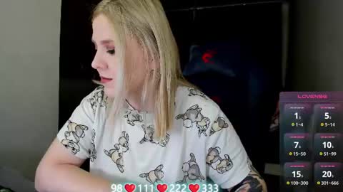 Snapshot of oliviamunk chatting on June 24, 2026, 4:33 am . online show from June 24, 2026, 4:33 am
