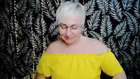 Snapshot of oliviaoskar_ chatting on May 11, 2026, 2:45 pm Kelly online show from May 11, 2026, 2:45 pm