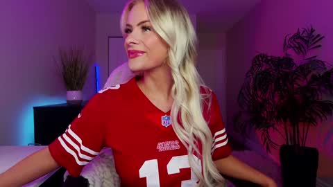 Snapshot of oliviaowens chatting on February 8, 2025, 11:45 pm Olivia Owens online show from February 8, 2025, 11:45 pm