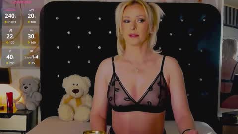 Snapshot of oliviashaw22 chatting on May 3, 2026, 8:37 pm Olivia online show from May 3, 2026, 8:37 pm