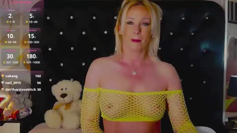 Snapshot of oliviashaw22 chatting on May 19, 2026, 1:56 am Olivia online show from May 19, 2026, 1:56 am