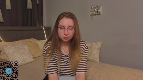 Snapshot of oliviavele chatting on September 16, 2025, 6:31 pm Kylie online show from September 16, 2025, 6:31 pm