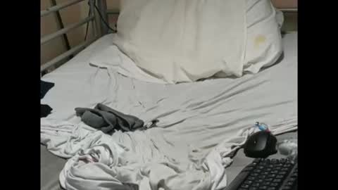 olivier_21 online show from January 5, 2026, 6:22 pm