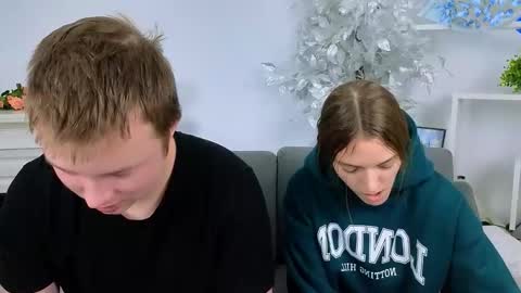 Snapshot of ollistiw chatting on November 30, 2025, 8:07 am Olli and Stiw online show from November 30, 2025, 8:07 am