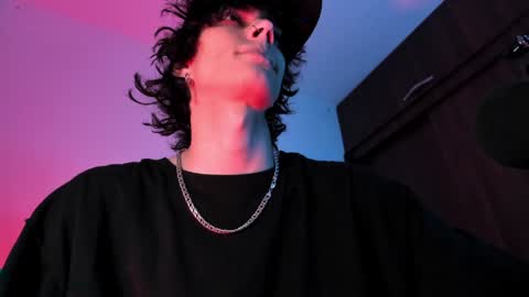 Snapshot of olliver___y chatting on December 7, 2024, 7:49 am online show from December 7, 2024, 7:49 am