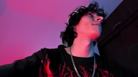 Snapshot of olliver___y chatting on December 12, 2024, 6:14 am online show from December 12, 2024, 6:14 am