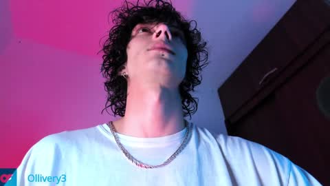 Snapshot of olliver___y chatting on December 22, 2024, 5:01 am online show from December 22, 2024, 5:01 am