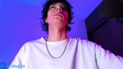 Snapshot of olliver___y chatting on January 25, 2025, 2:37 am online show from January 25, 2025, 2:37 am