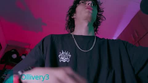 Snapshot of olliver___y chatting on October 21, 2025, 2:34 am online show from October 21, 2025, 2:34 am