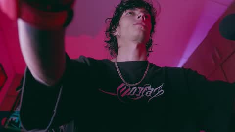 Snapshot of olliver___y chatting on October 28, 2025, 12:14 am online show from October 28, 2025, 12:14 am