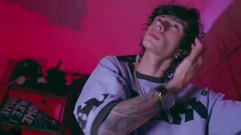 Snapshot of olliver___y chatting on November 7, 2025, 4:01 am online show from November 7, 2025, 4:01 am