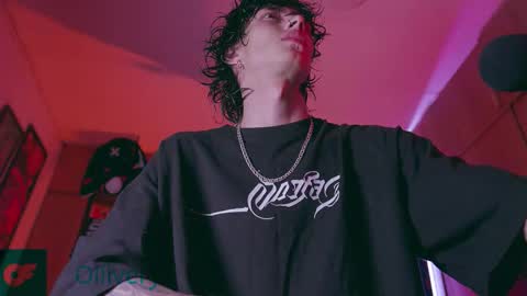 Snapshot of olliver___y chatting on November 11, 2025, 4:56 am online show from November 11, 2025, 4:56 am