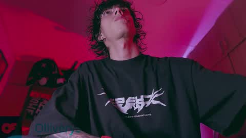 Snapshot of olliver___y chatting on November 12, 2025, 2:45 am online show from November 12, 2025, 2:45 am