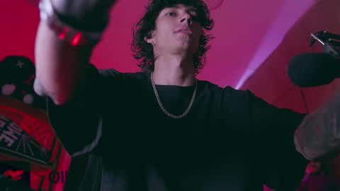 Snapshot of olliver___y chatting on November 23, 2025, 10:15 am online show from November 23, 2025, 10:15 am