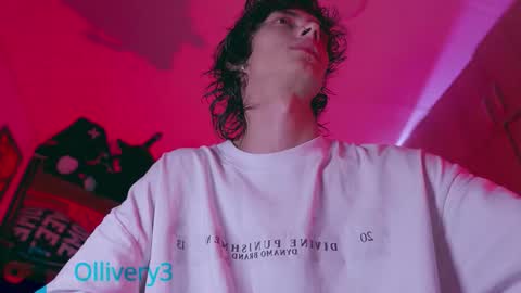 Snapshot of olliver___y chatting on December 4, 2025, 4:11 am online show from December 4, 2025, 4:11 am