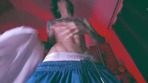 Snapshot of olliver___y chatting on August 1, 2026, 3:17 am online show from August 1, 2026, 3:17 am