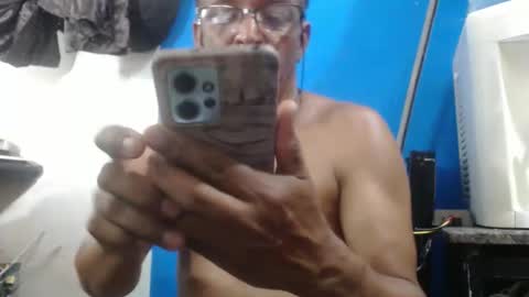 Snapshot of oly10022020 chatting on November 23, 2025, 2:28 pm OlySantos online show from November 23, 2025, 2:28 pm