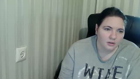 Snapshot of olyaandnetty chatting on November 2, 2025, 9:44 am OlyaAndNetty online show from November 2, 2025, 9:44 am
