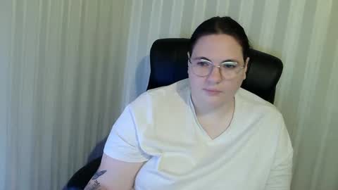 Snapshot of olyaandnetty chatting on November 14, 2025, 6:50 pm OlyaAndNetty online show from November 14, 2025, 6:50 pm