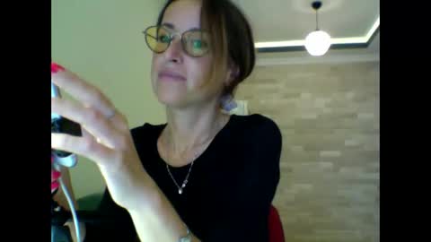 olyra11 online show from October 22, 2025, 2:06 pm