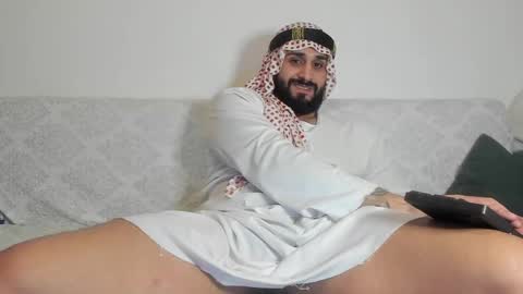 Snapshot of omar_xoxo chatting on January 3, 2025, 10:40 pm Omar online show from January 3, 2025, 10:40 pm