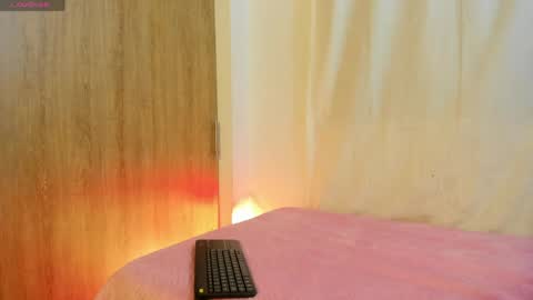 Snapshot of on_tefa chatting on June 2, 2026, 5:53 am Violette online show from June 2, 2026, 5:53 am