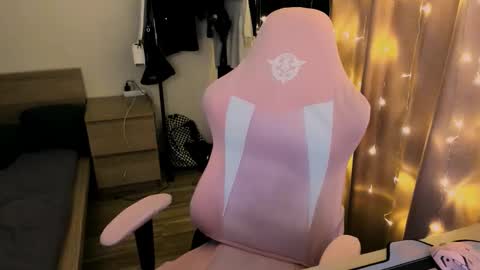 on_yxxx online show from October 3, 2025, 9:34 pm