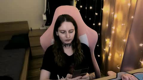 on_yxxx online show from October 4, 2025, 8:51 pm