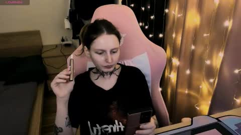 on_yxxx online show from October 17, 2025, 6:32 pm