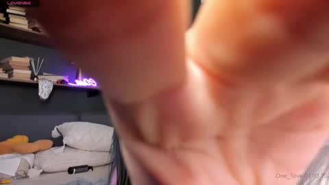 Snapshot of one_1ove chatting on March 1, 2025, 4:44 pm Ana online show from March 1, 2025, 4:44 pm