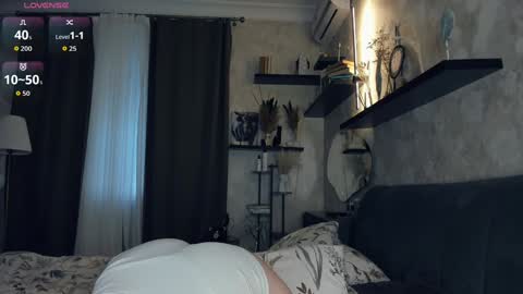 Snapshot of one_1ove chatting on November 28, 2025, 7:33 am Ana online show from November 28, 2025, 7:33 am