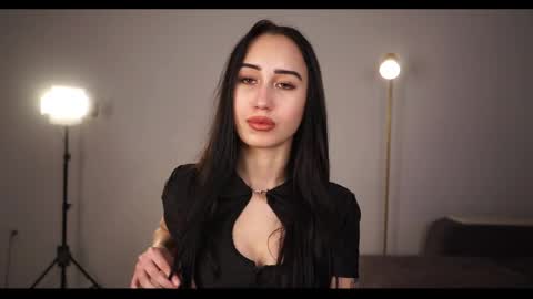 Snapshot of one_step_closer chatting on May 18, 2026, 8:31 am Mia online show from May 18, 2026, 8:31 am