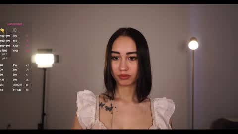 Snapshot of one_step_closer chatting on May 19, 2026, 10:32 am Mia online show from May 19, 2026, 10:32 am