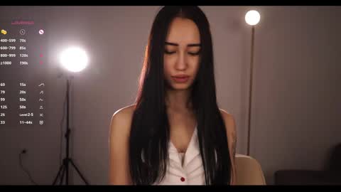 Snapshot of one_step_closer chatting on May 31, 2026, 2:46 pm Mia online show from May 31, 2026, 2:46 pm