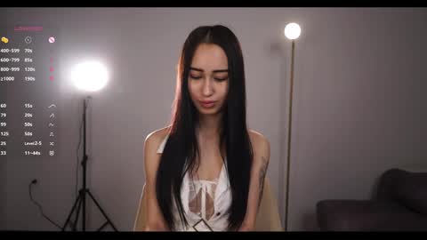 Snapshot of one_step_closer chatting on May 31, 2026, 6:09 pm Mia online show from May 31, 2026, 6:09 pm