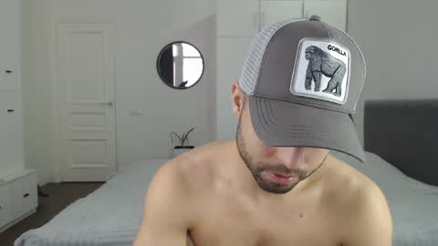 onebestlover online show from March 6, 2025, 12:19 pm