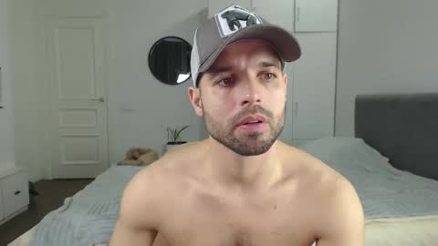 onebestlover online show from March 9, 2025, 7:15 pm