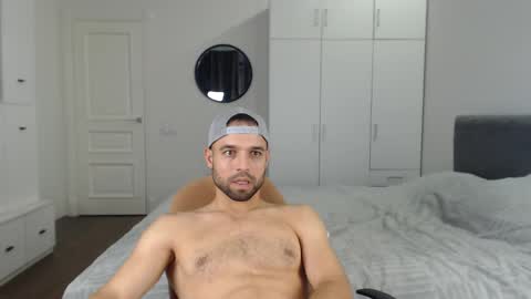 onebestlover online show from September 17, 2025, 3:03 pm