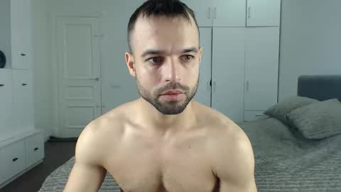 onebestlover online show from October 6, 2025, 6:22 am