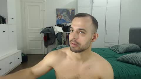 Snapshot of onebestlover chatting on July 3, 2026, 9:37 am onebestlover online show from July 3, 2026, 9:37 am
